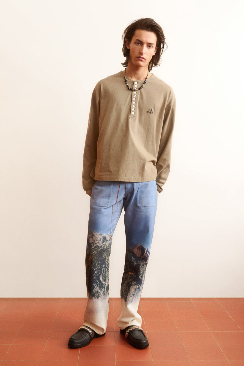 Men’s blue printed denim jeans with mountain and nature graphic, straight-leg fit